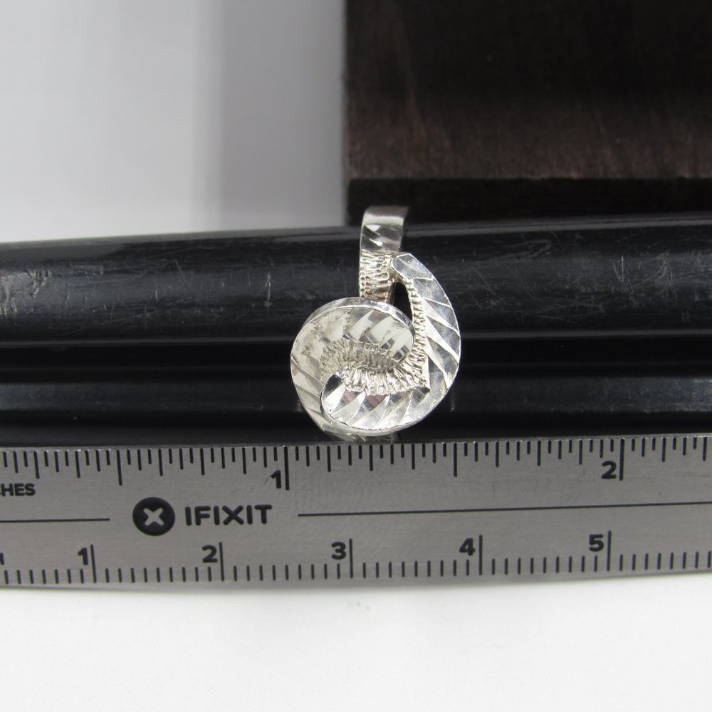 Size 8 Sterling Silver Unique Design Band Ring - Picture 6 of 7